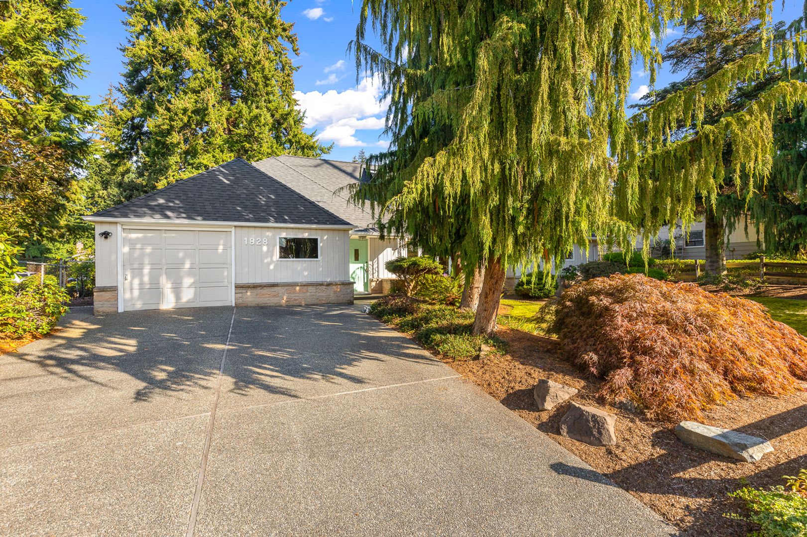 Shoreline 5 Bedroom Plus Den Office 2 5 Bath Home – photo 2