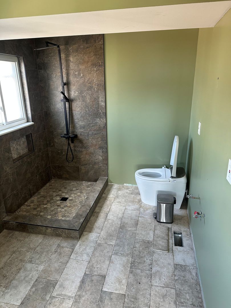 6 Bedroom Home – photo 5