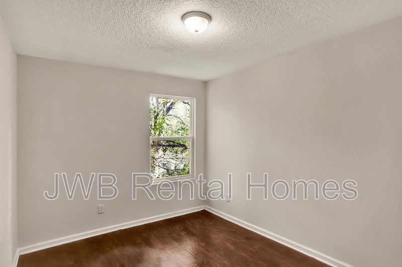 647 Melba St – photo 5