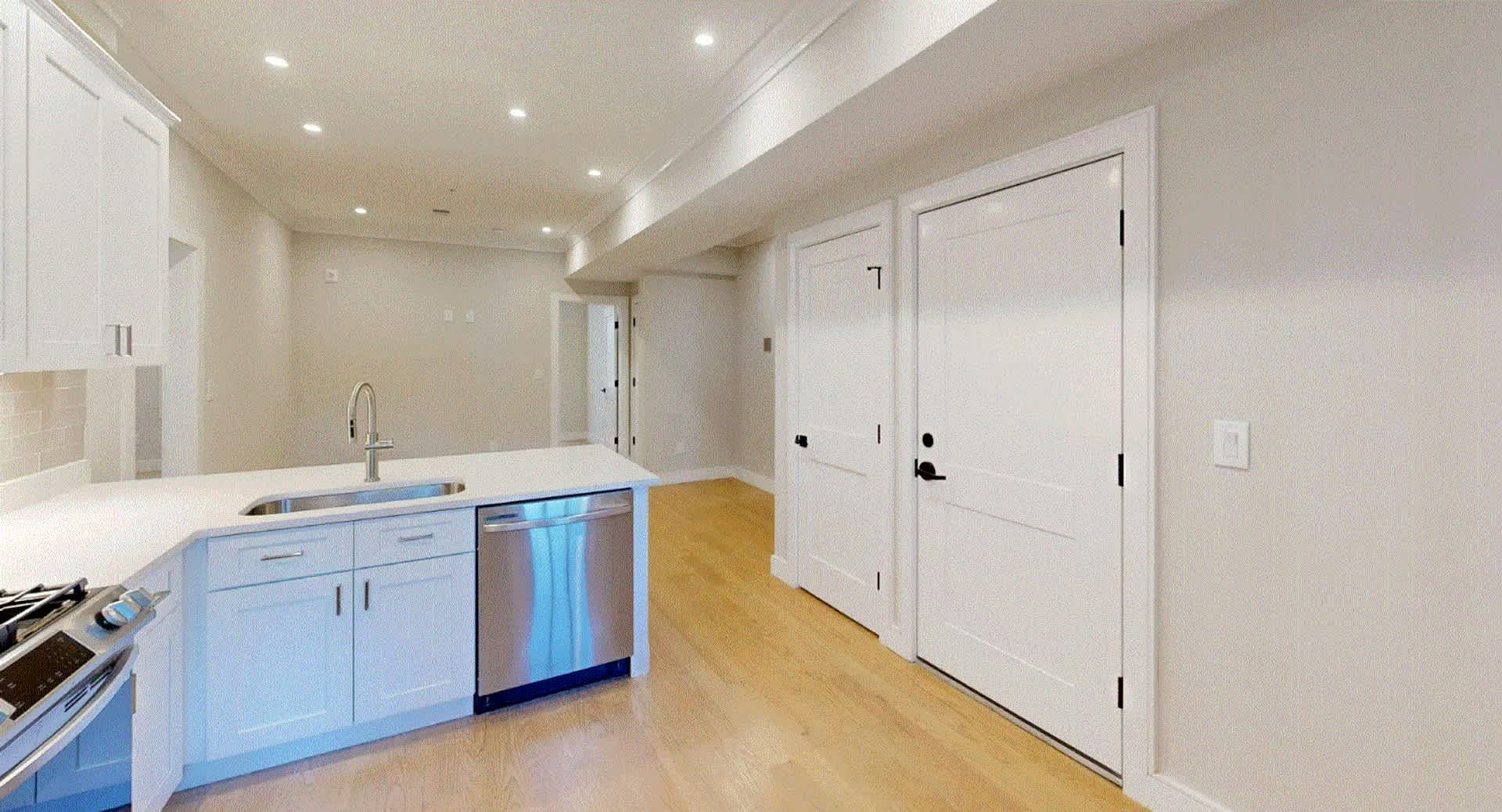 Charming 3 bedroom-No Broker Fee – photo 5