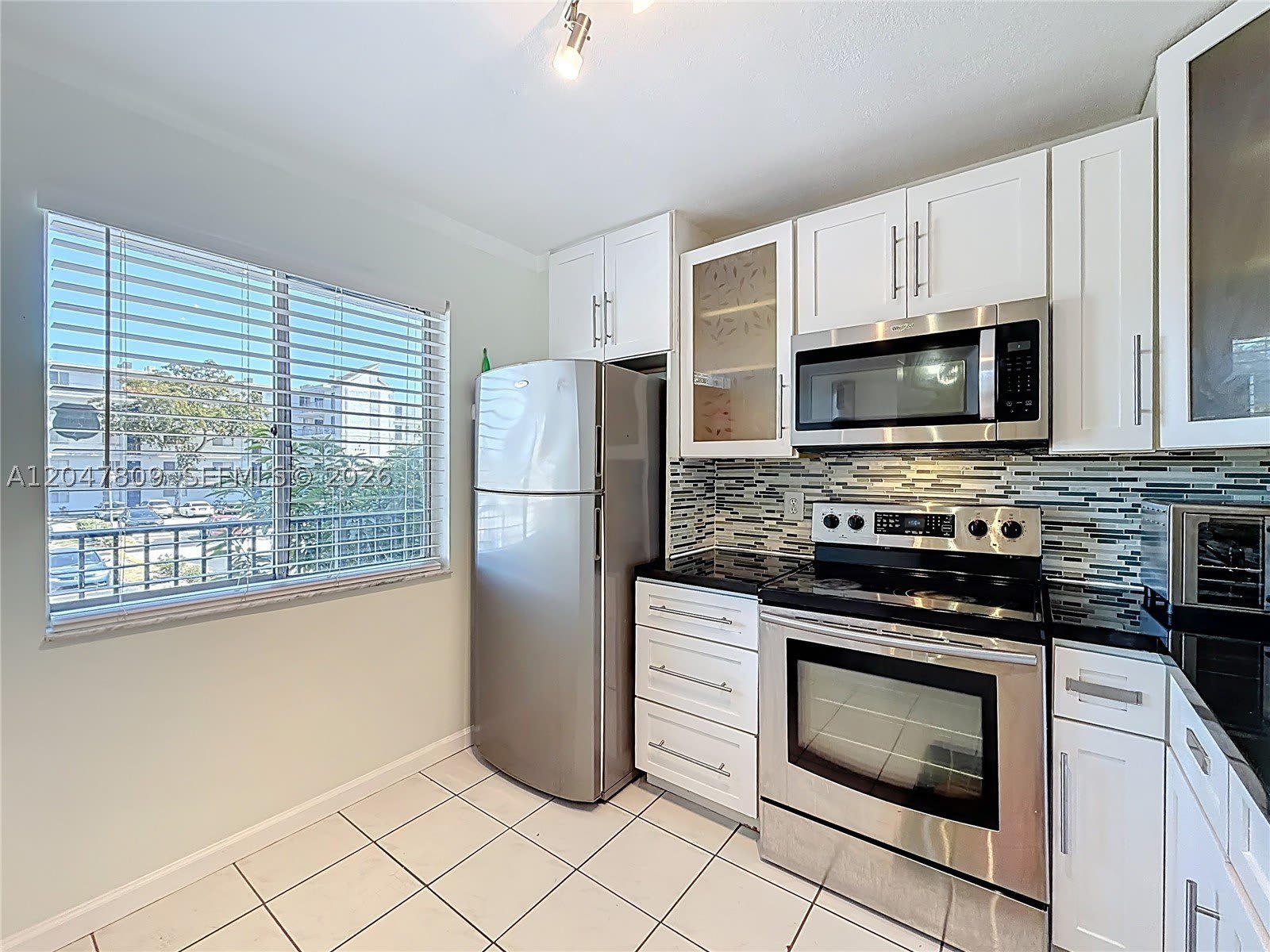 8740 N Sherman Cir – photo 4