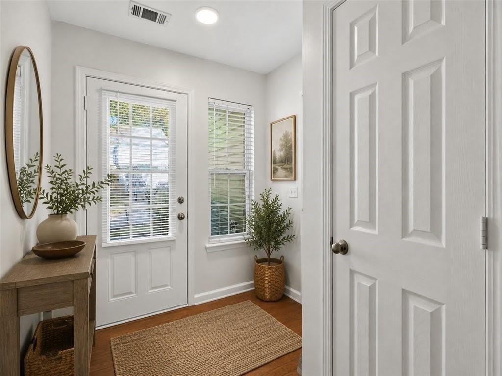 2820 Mayfair Drive – photo 2
