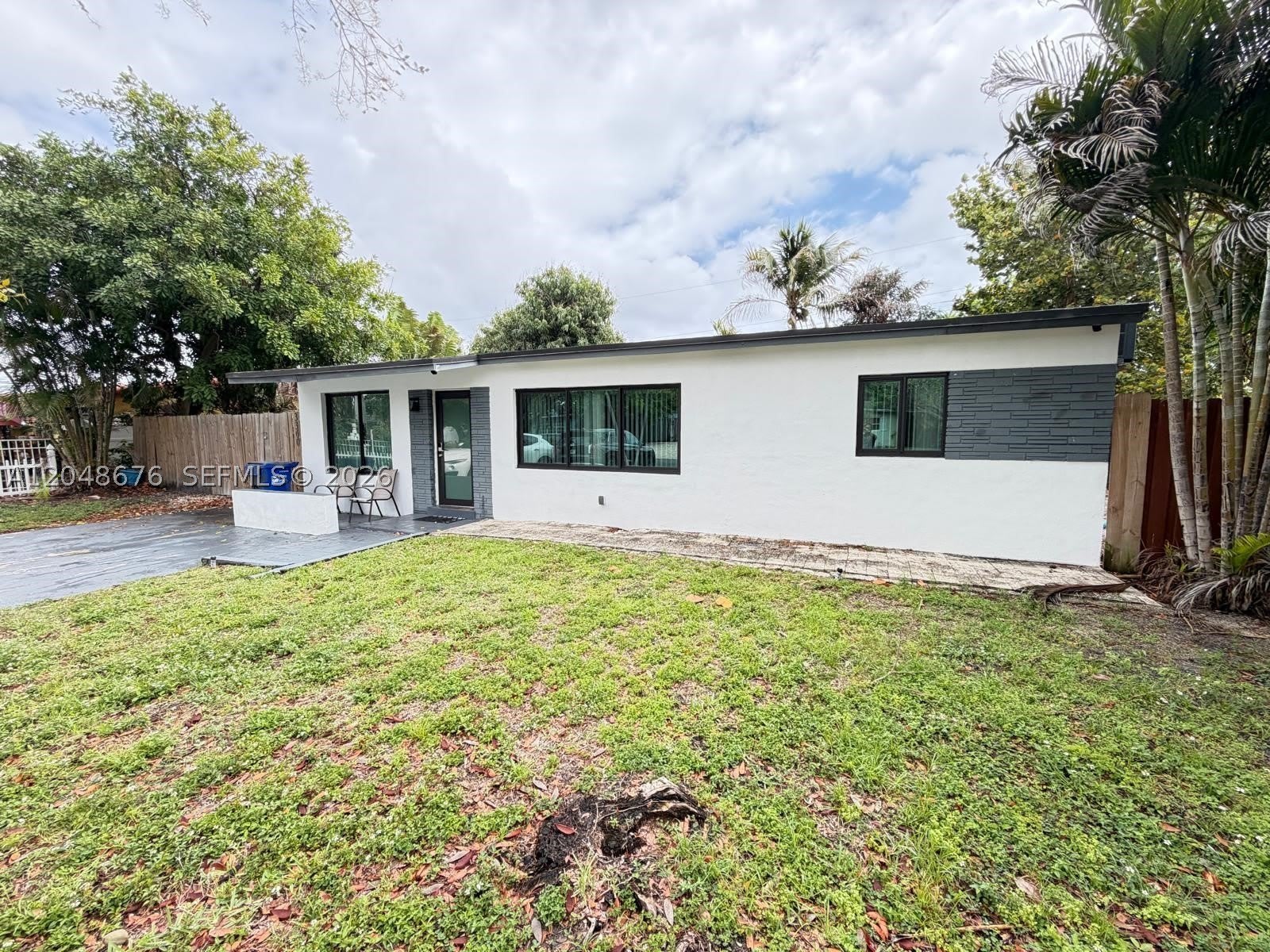 3360 NE 12th Ter – photo 2