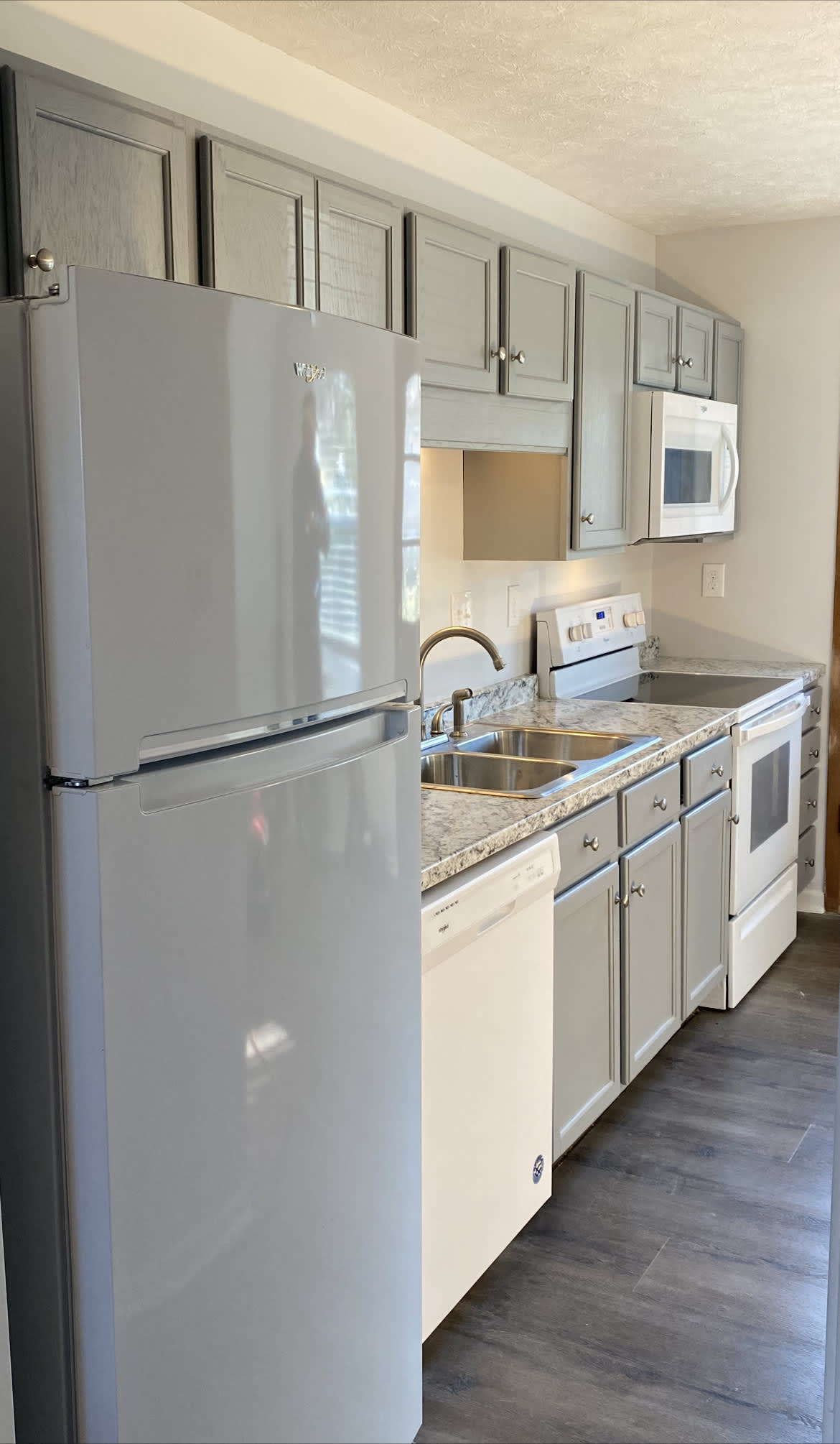 1909 Meadowview Ln – photo 2