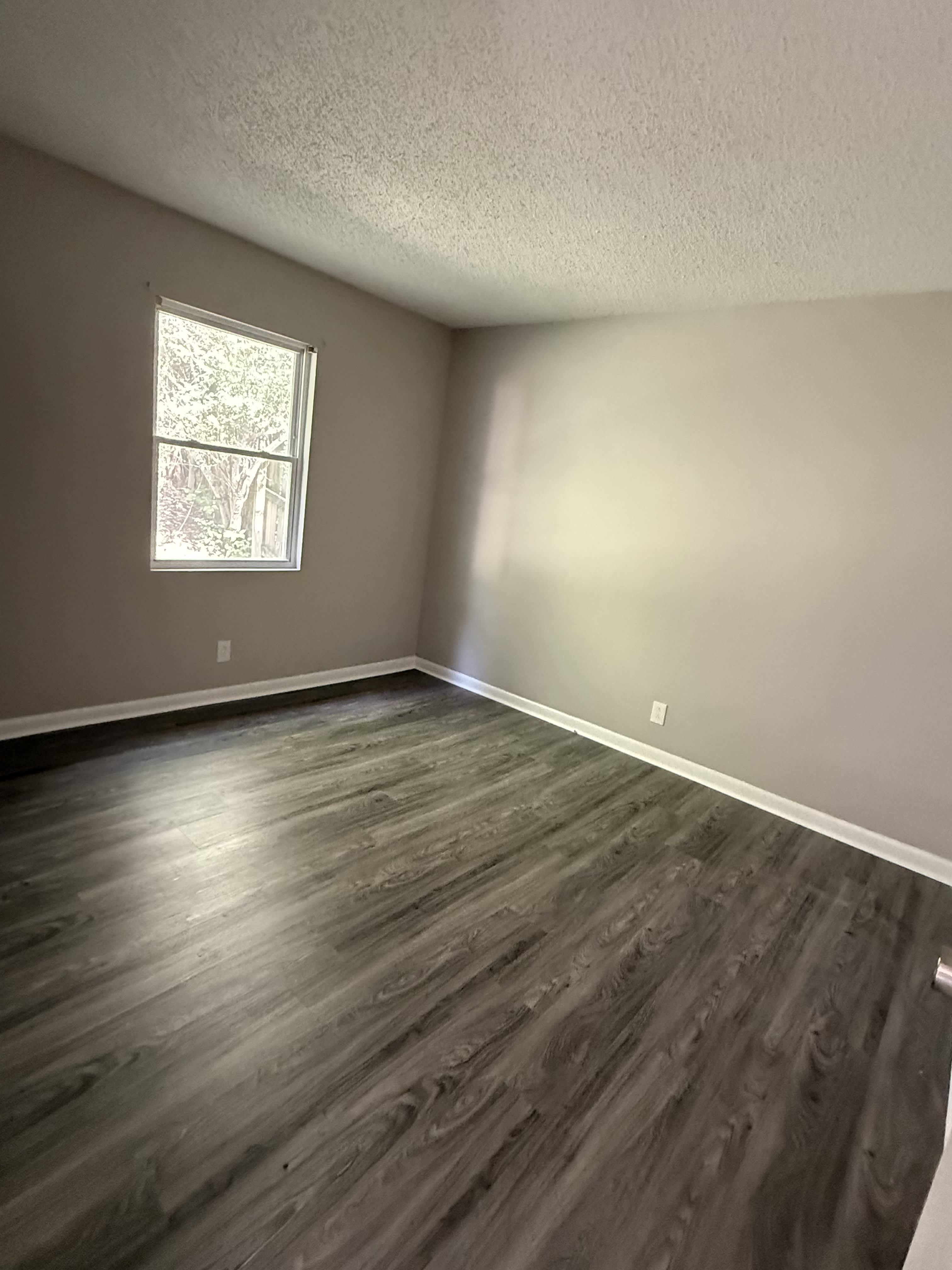 706 Linden Green Dr – photo 4
