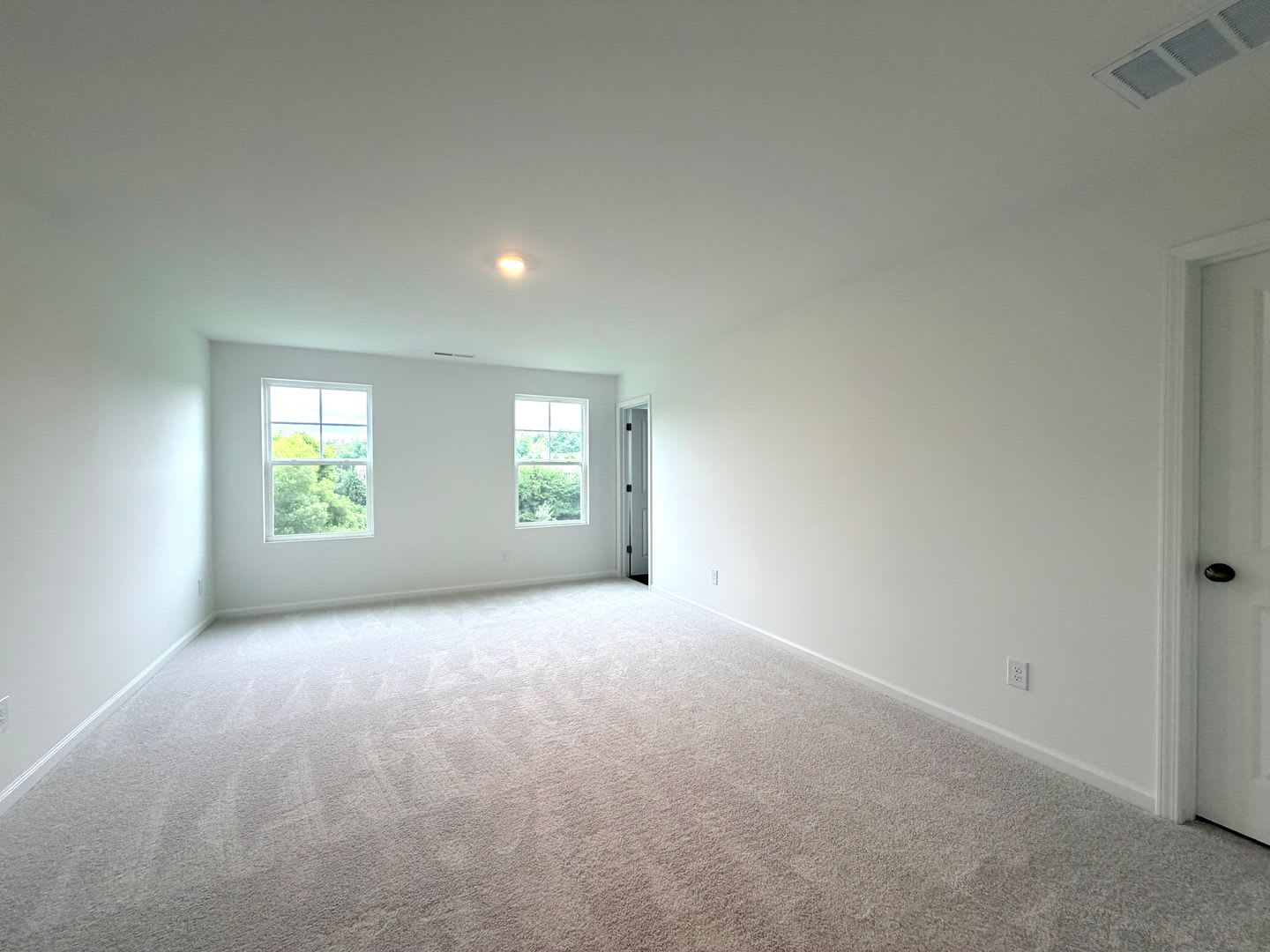 Luxurious End Unit 3 Bedroom Townhome – photo 4