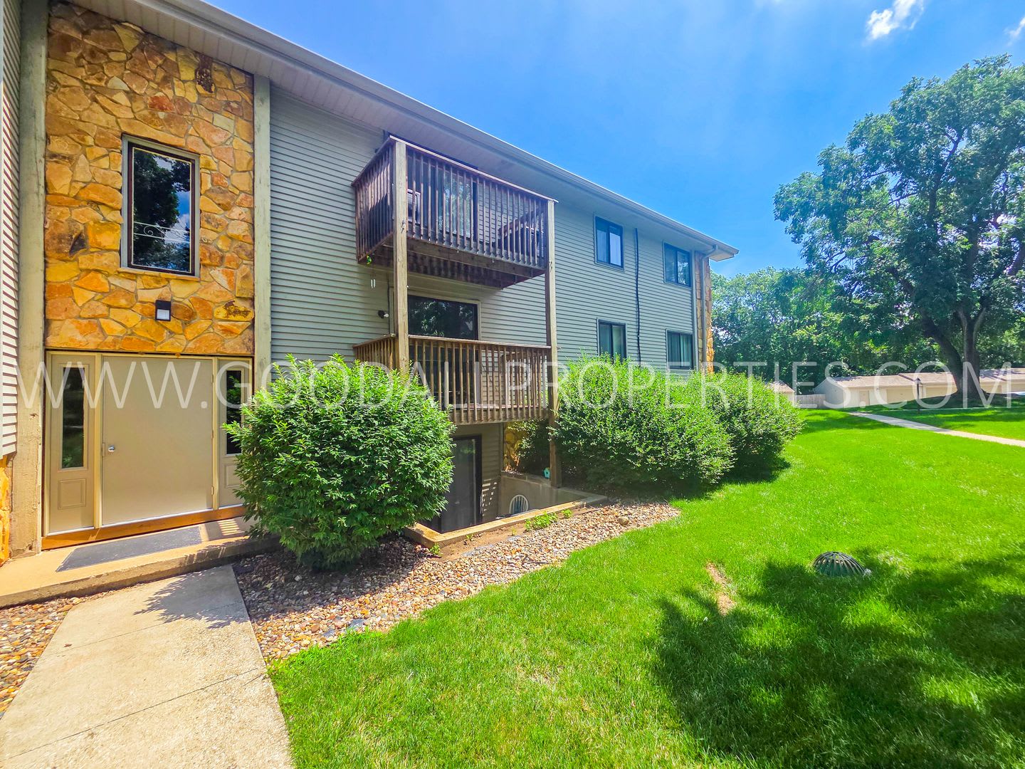 875 Summer Special 2 Bedroom 2 Bath Clive Condo With Pool Private Patio – photo 1