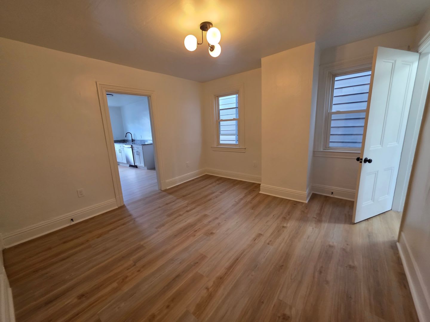 Newly Updated 3 bedroom 1 bathroom Apartment for Rent! – photo 3