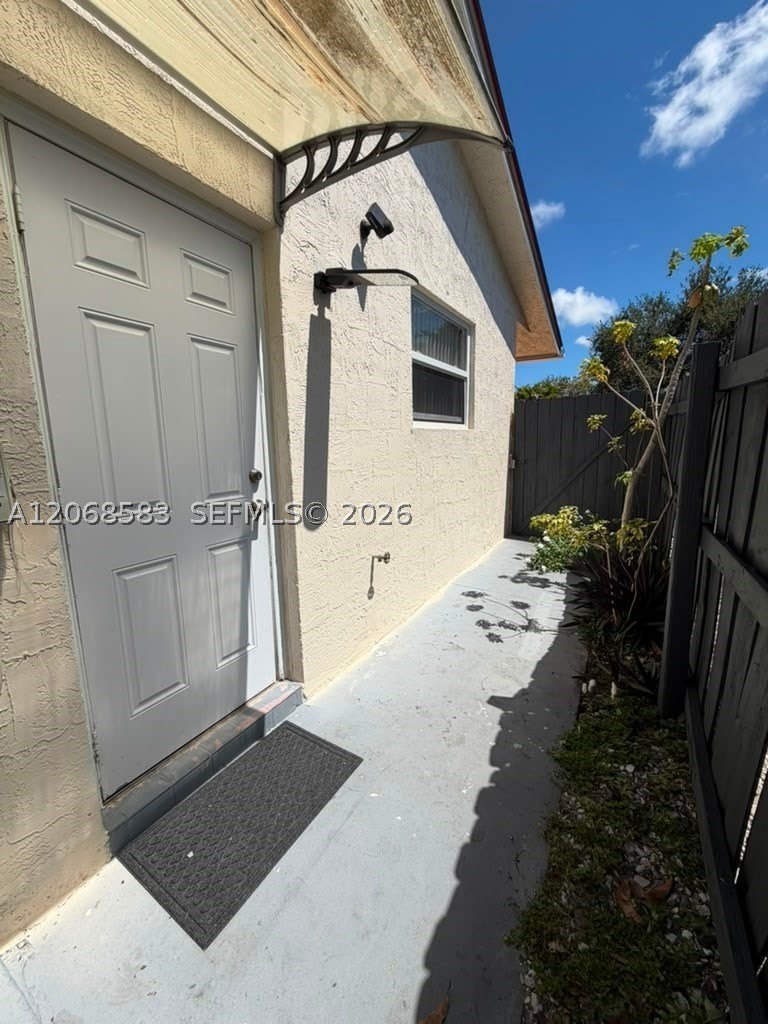 1725 Sw 32Nd St – photo 2