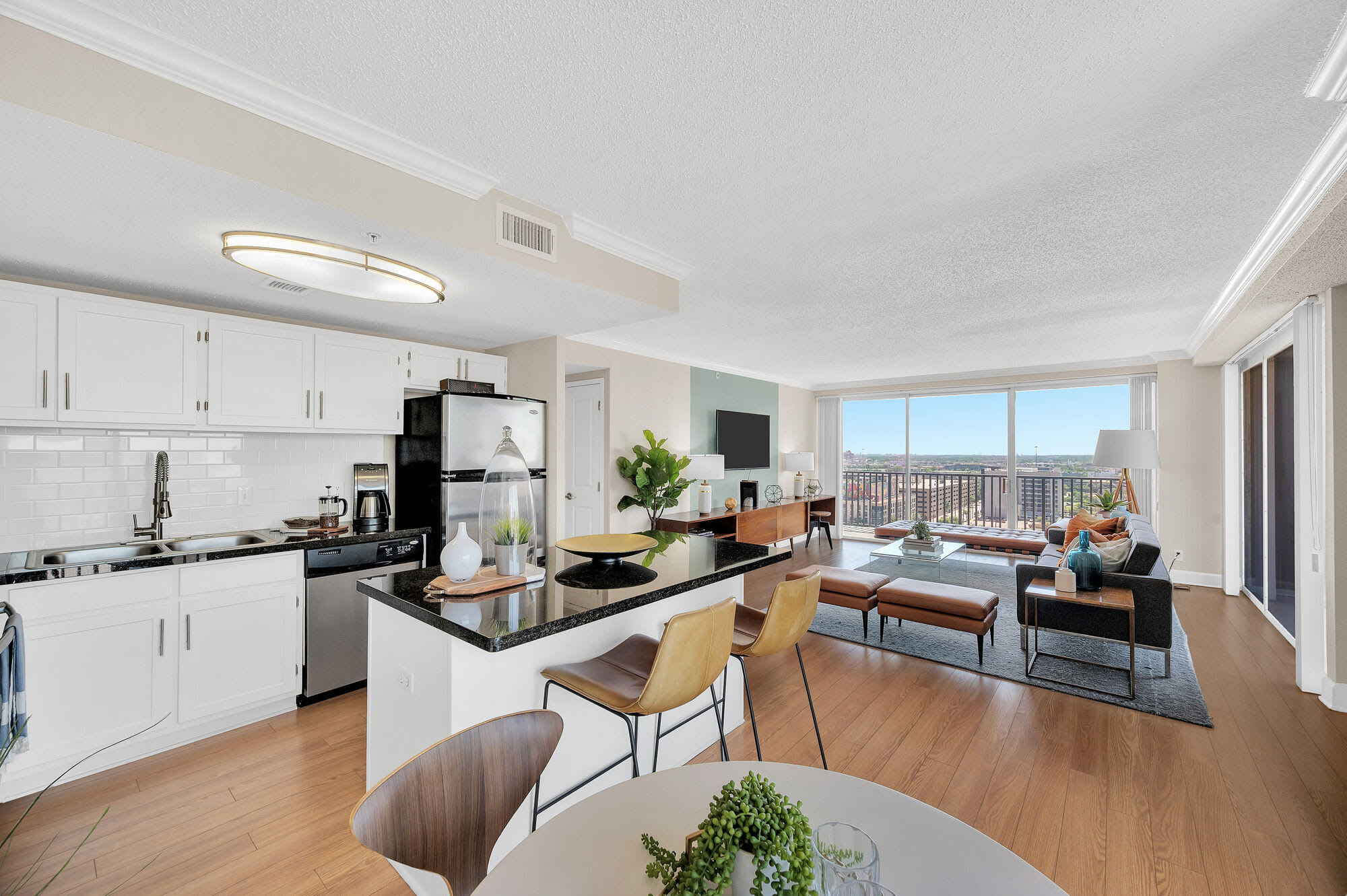 Houston House – photo 2
