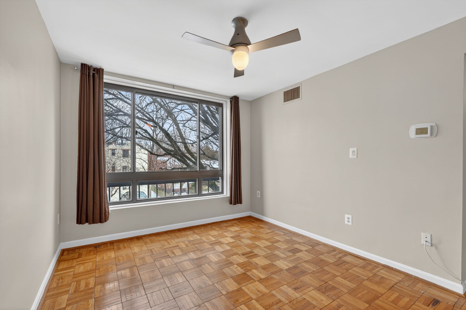 Professionally Managed, 2 Bedroom Corner Unit // Glover Park // Parking Included – photo 4