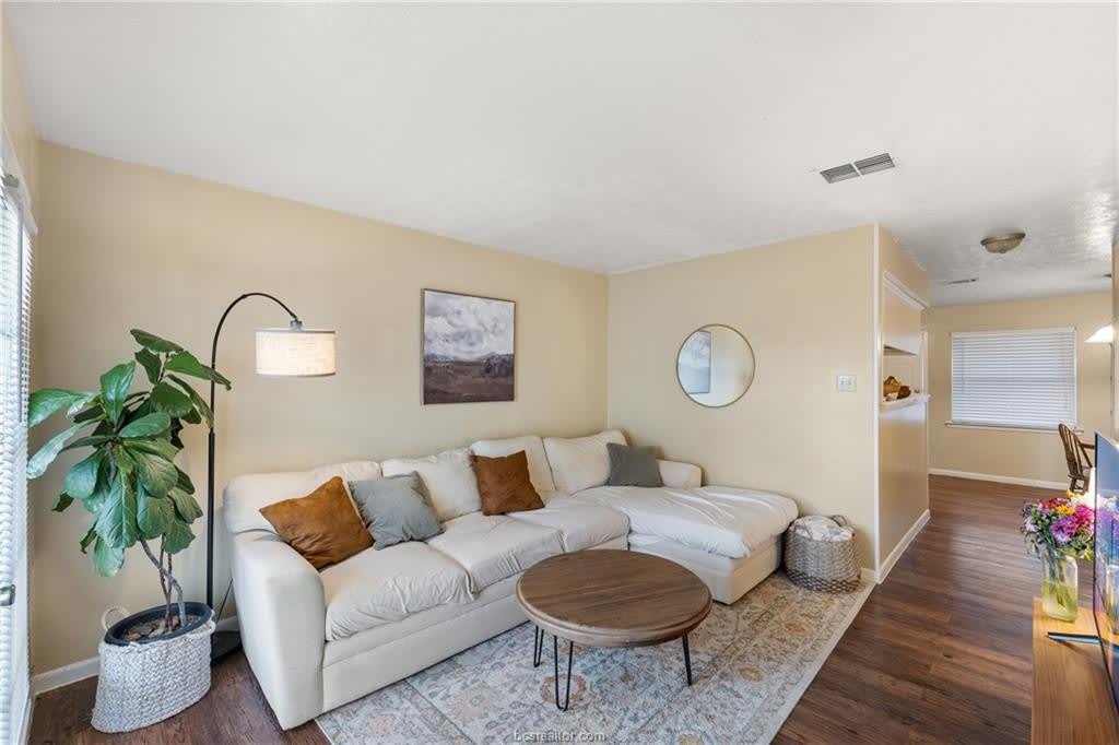 1400 Summit Street – photo 4
