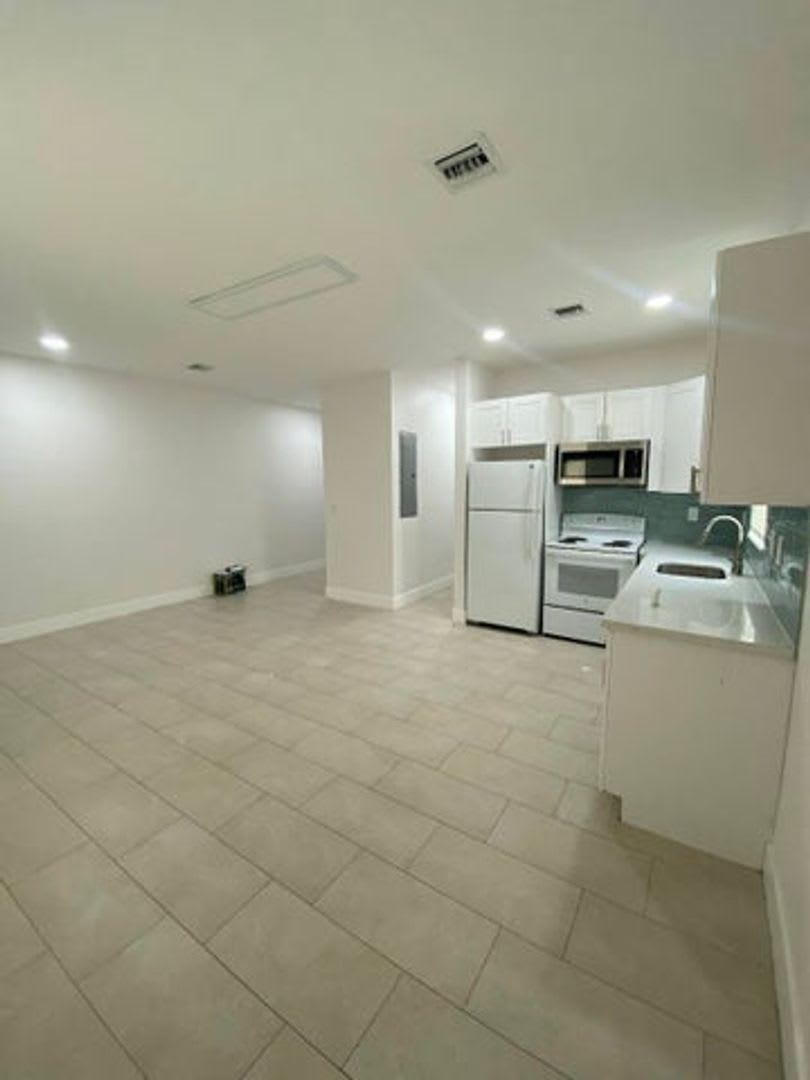 2594 NW 20TH Street B, Fort Lauderdale, FL 33311 – photo 1