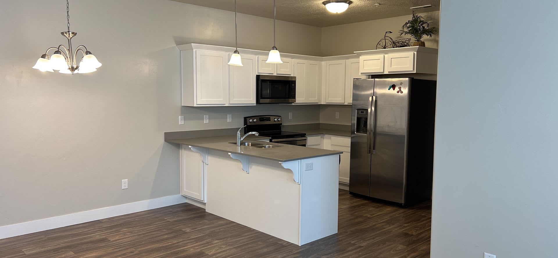 Beautiful Newly Built 3 bedroom, 2 bathroom Condo in Vineyard! – photo 5