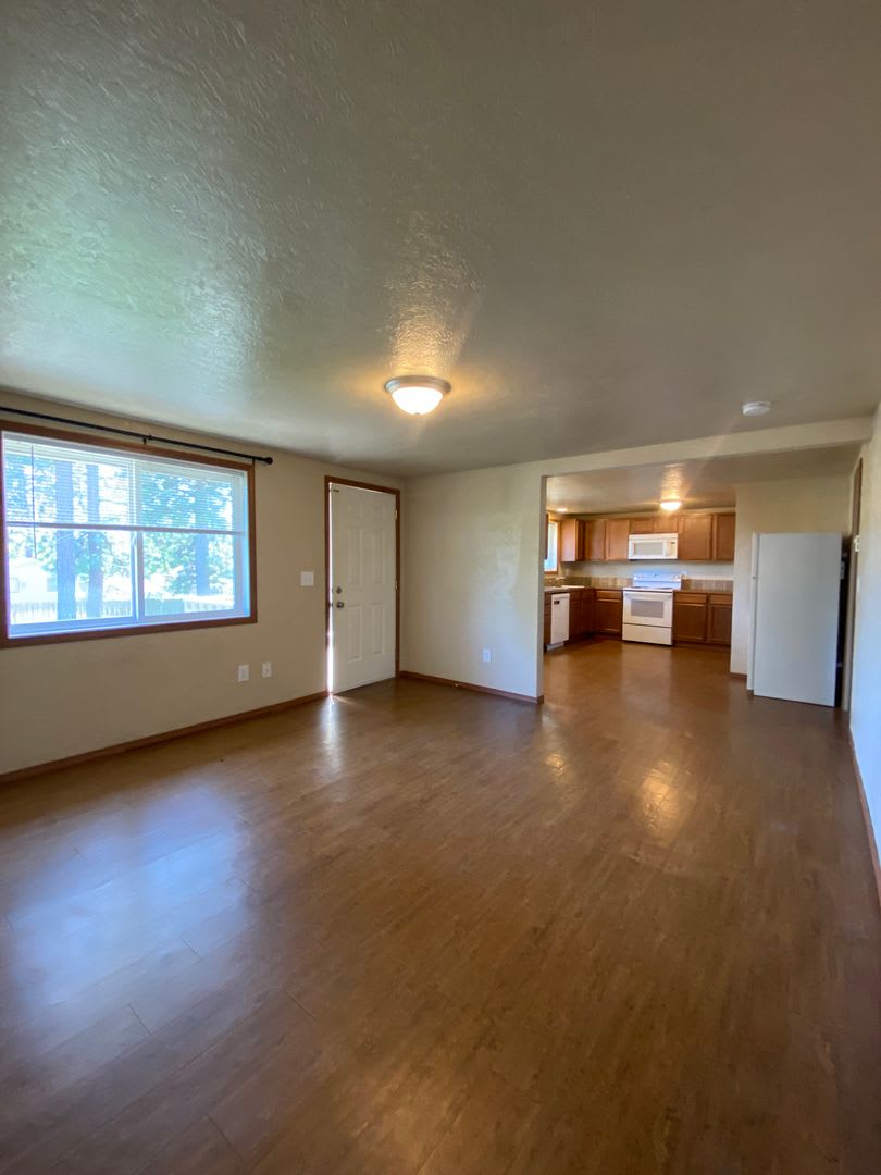 Spacious & Bright 2-Bedroom, 1-Bath upper-level fourplex- located in Spokane Valley! – photo 4