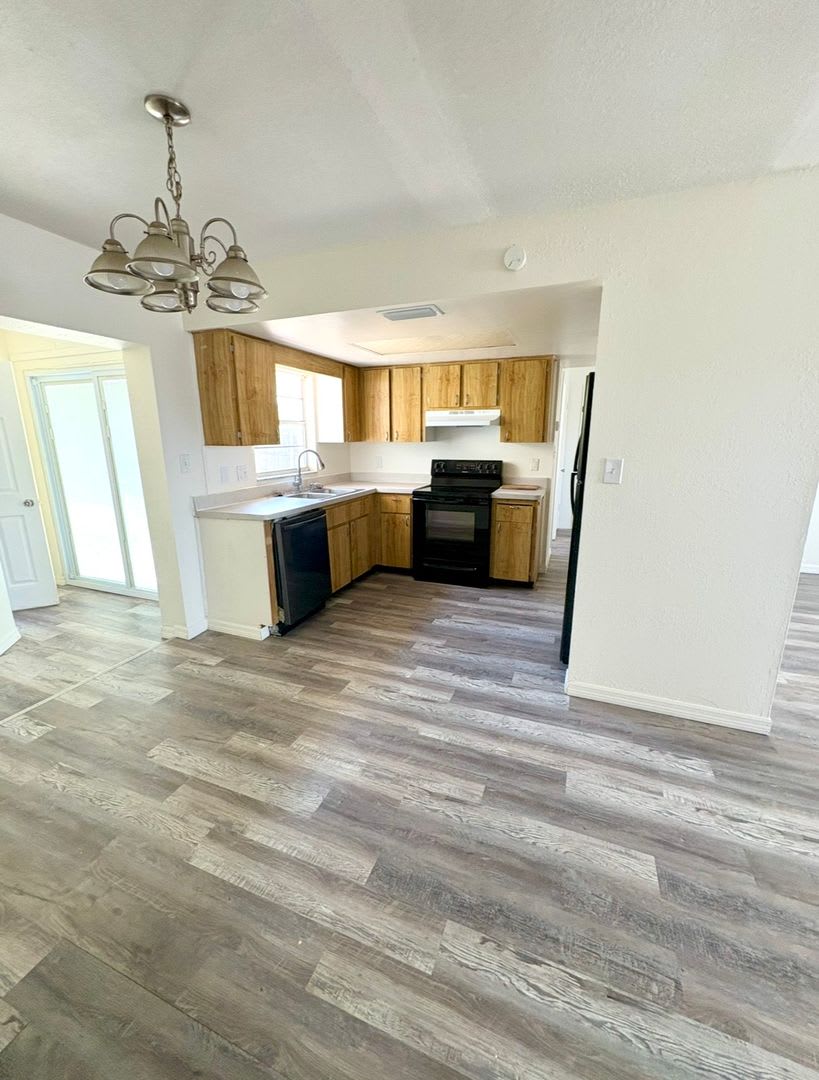 3 Bedroom 1 Bath Single Family Home – photo 4