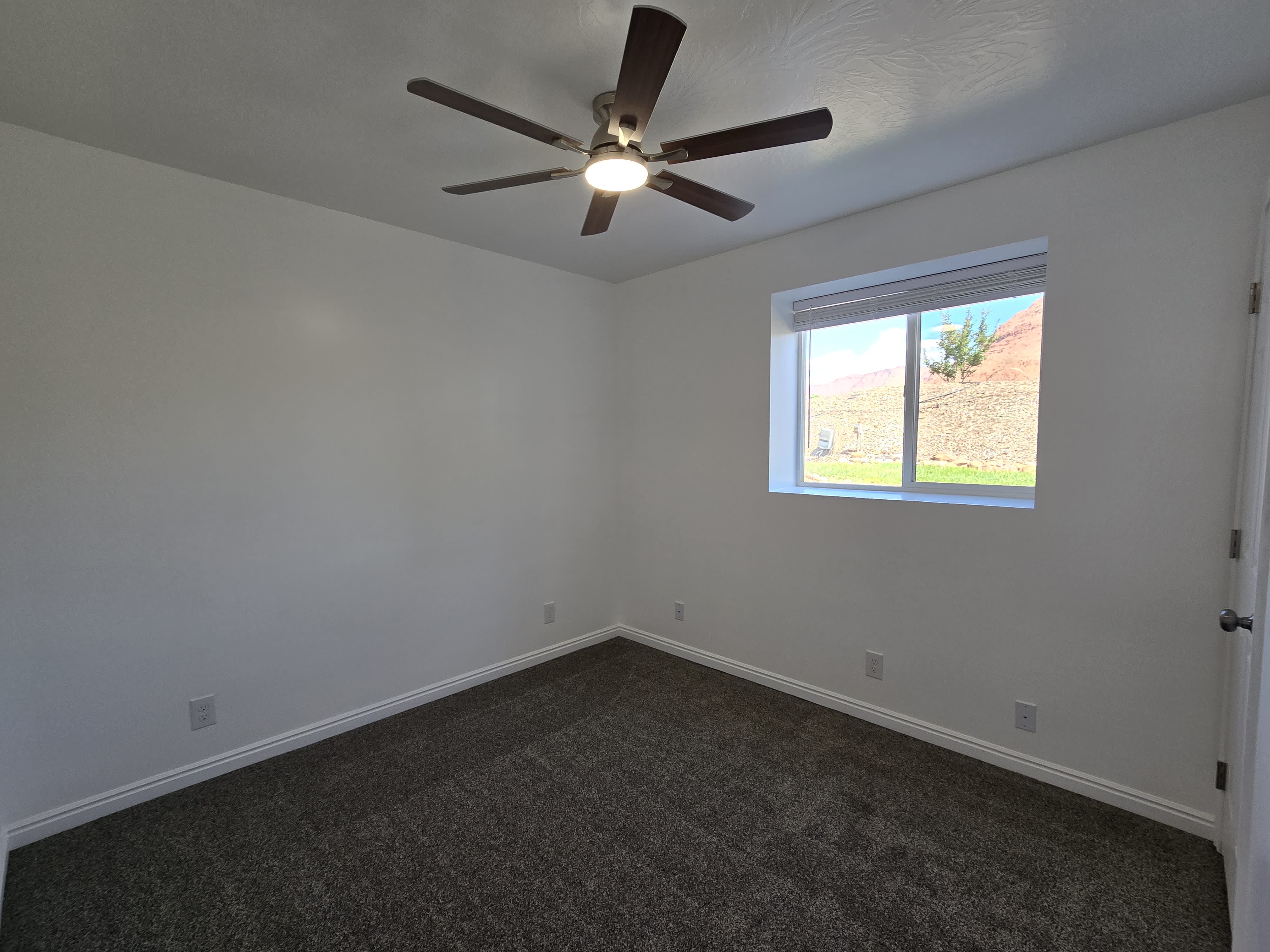 114 100 E – photo 5