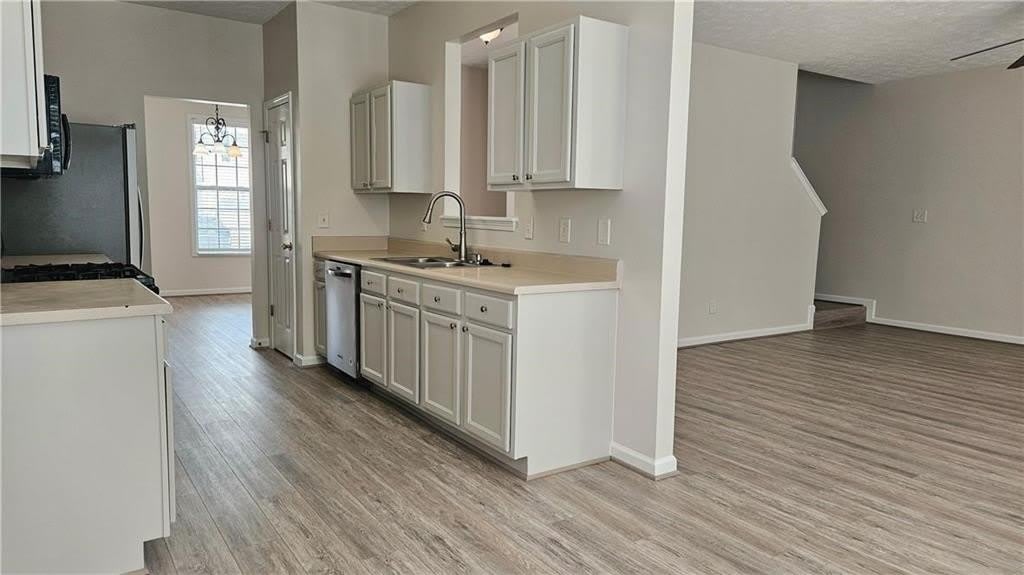 3060 Kentmere Drive – photo 4