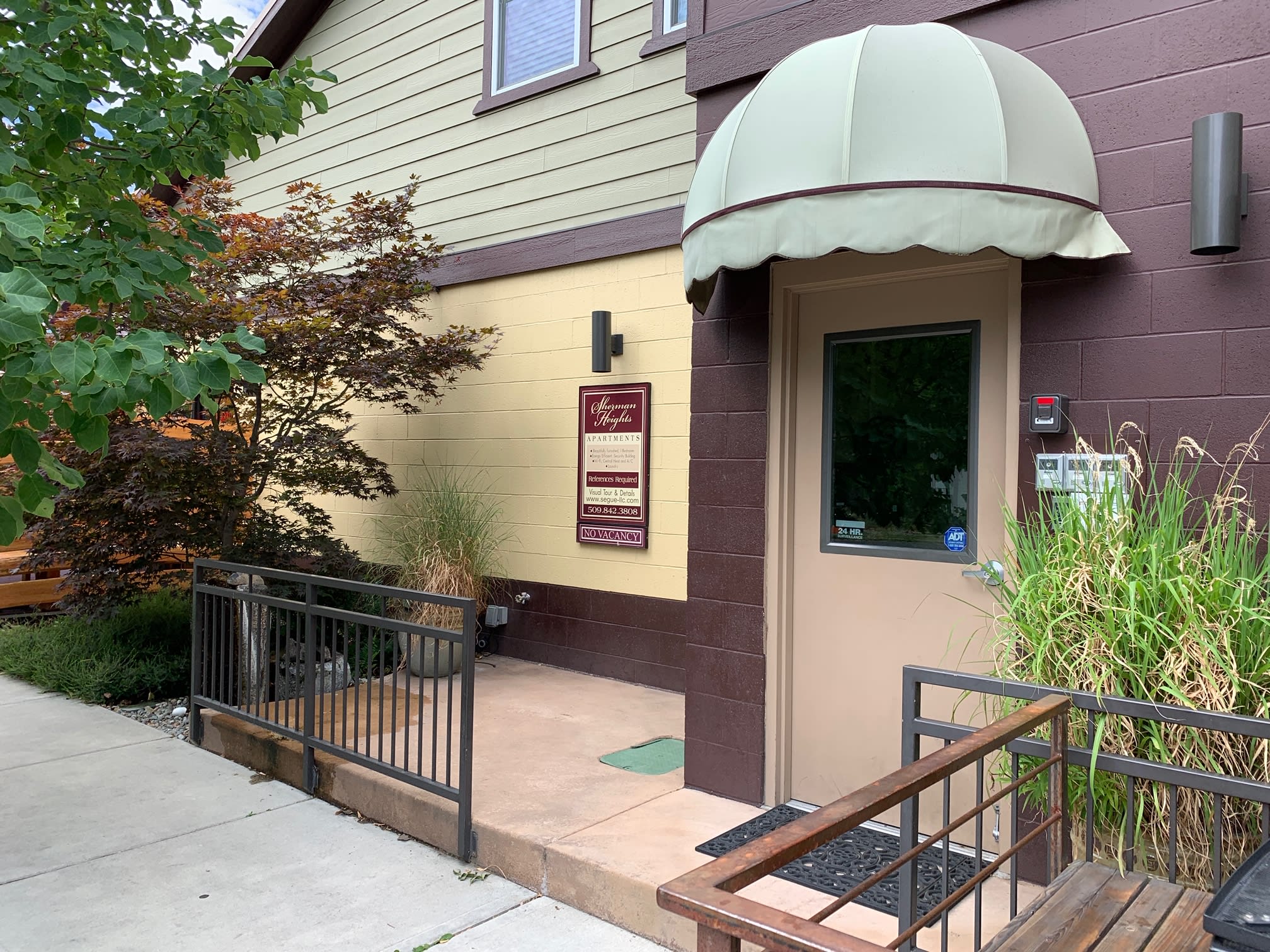 916 South Hatch Street – photo 2