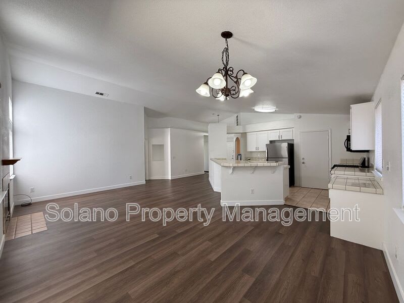 1030 Windmill Dr – photo 3