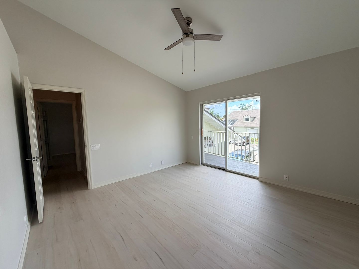 Beautiful Remodeled Townhome – photo 4