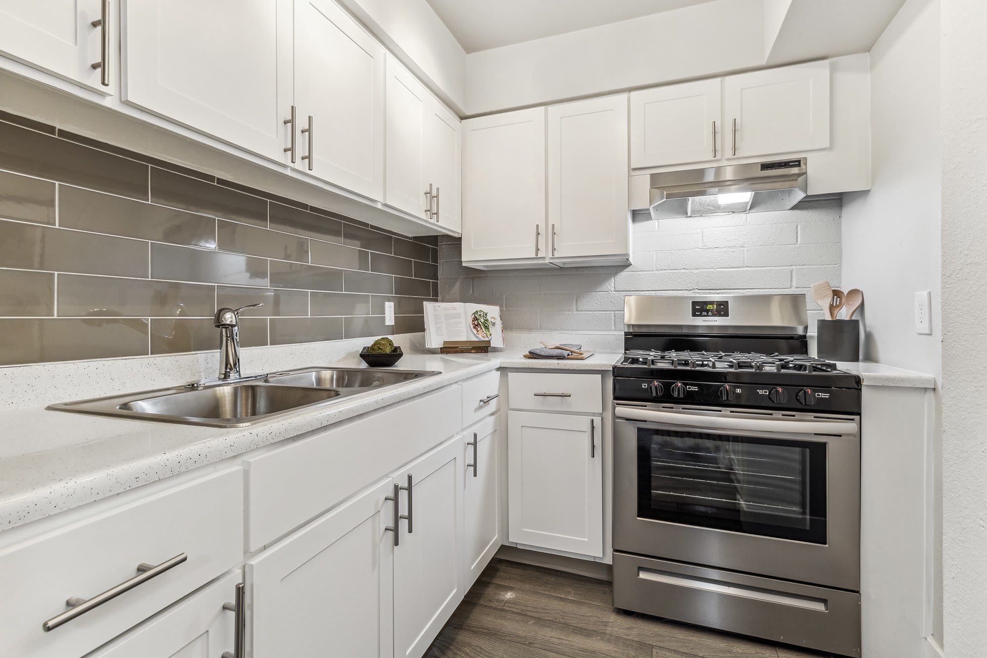 1720 South Sahuara Avenue – photo 1