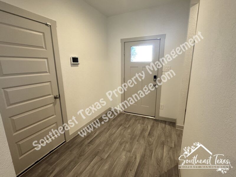 111 Lakeway Circle – photo 3