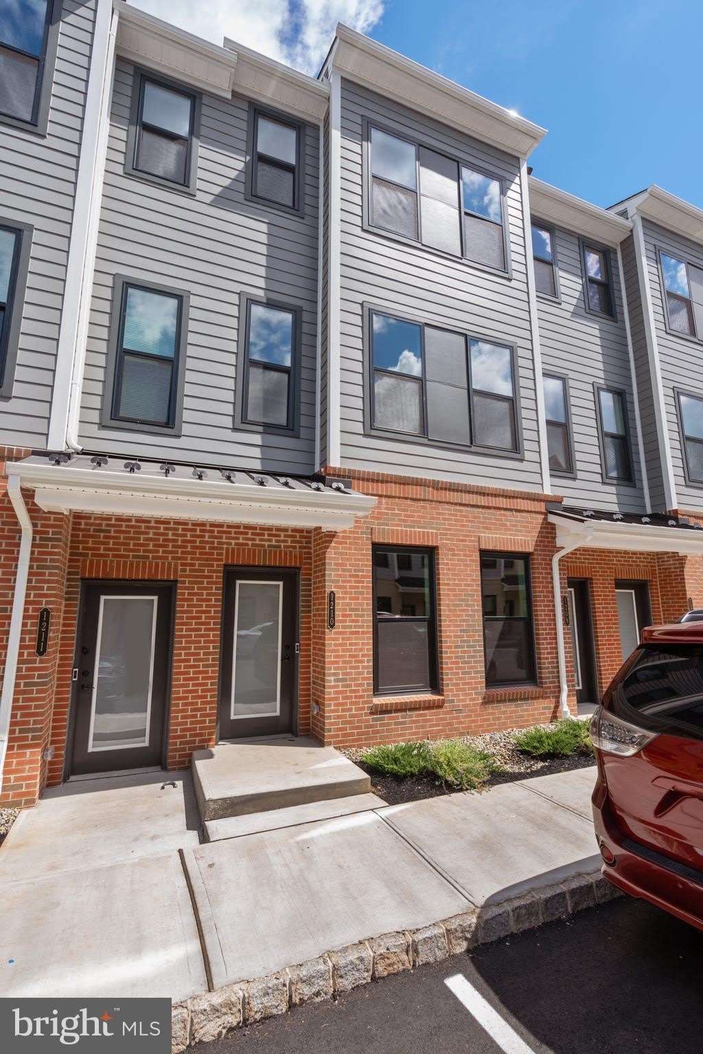 1210 PARKER Boulevard – photo 4