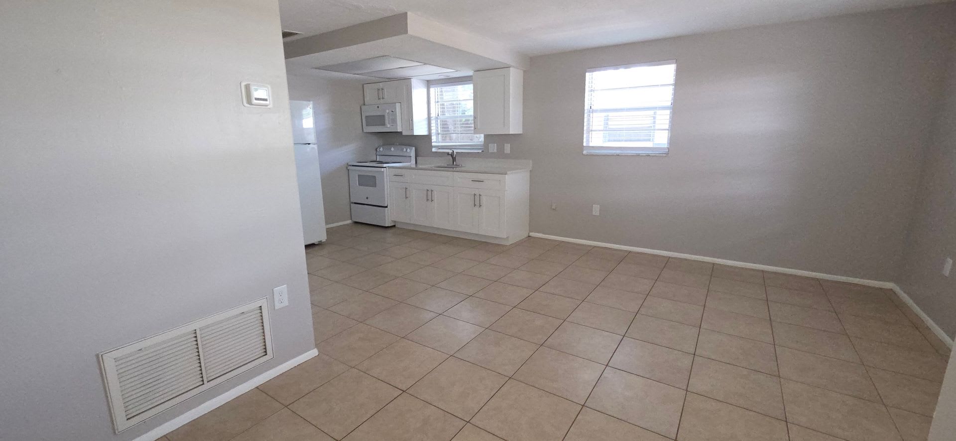Move In Ready 1 Bedroom 1 Bathroom Residence Located In The Heart Of Nokomis – photo 2