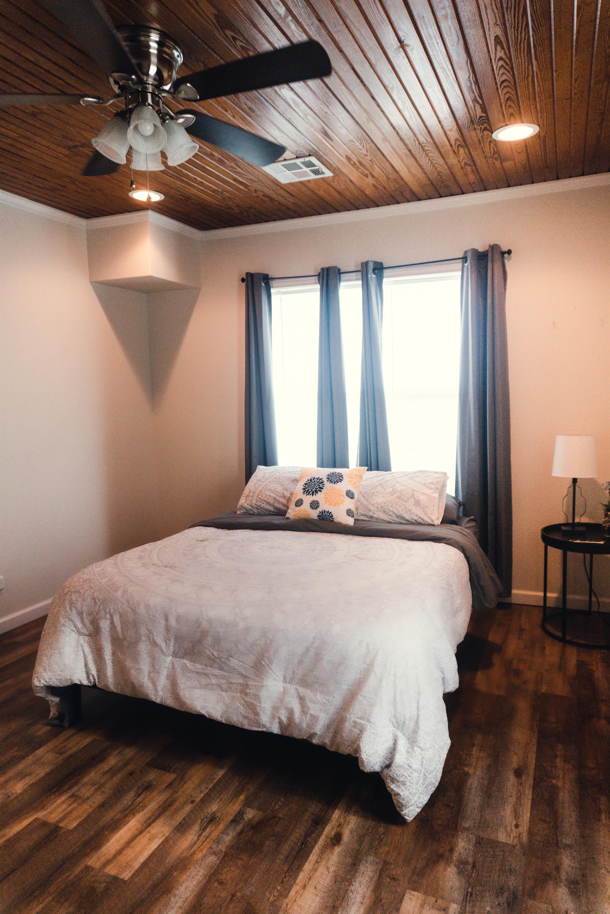 125 East – photo 5