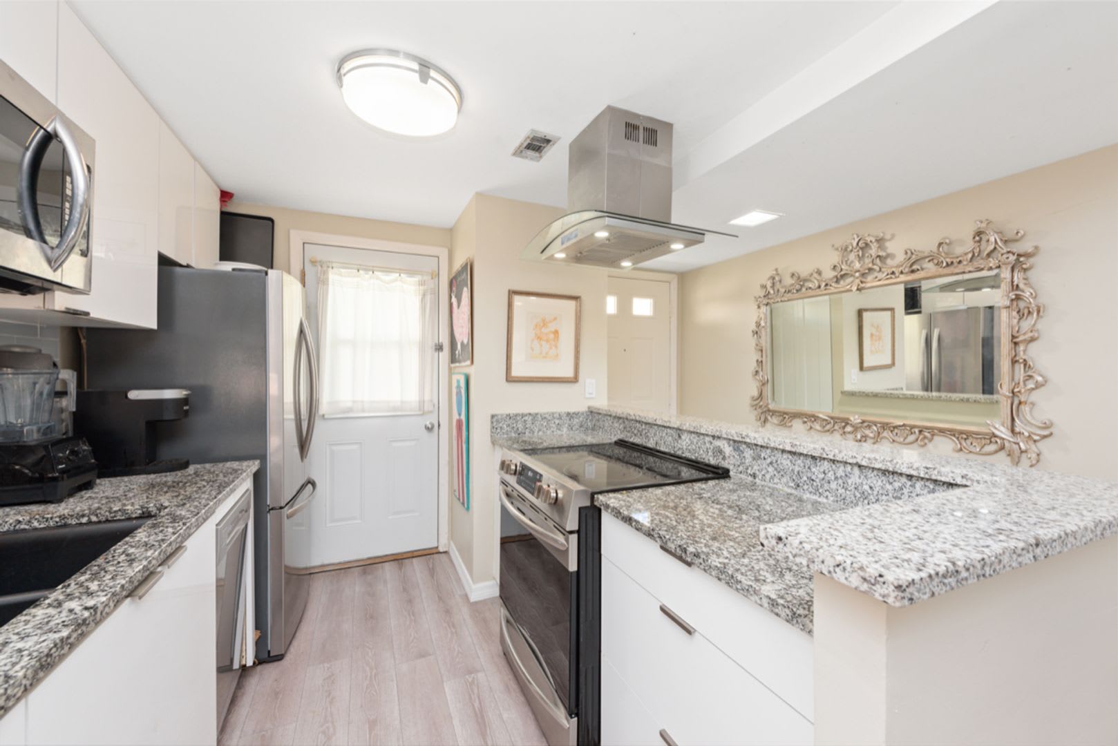 Walk To The Beach And Downtown Naples Seasonal Furnished Rental Available 2 Beds 2 Baths – photo 4