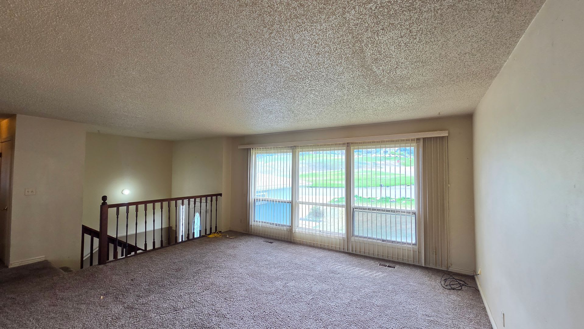 Large Four Bedroom House with Double garage and Fenced Yard – photo 4