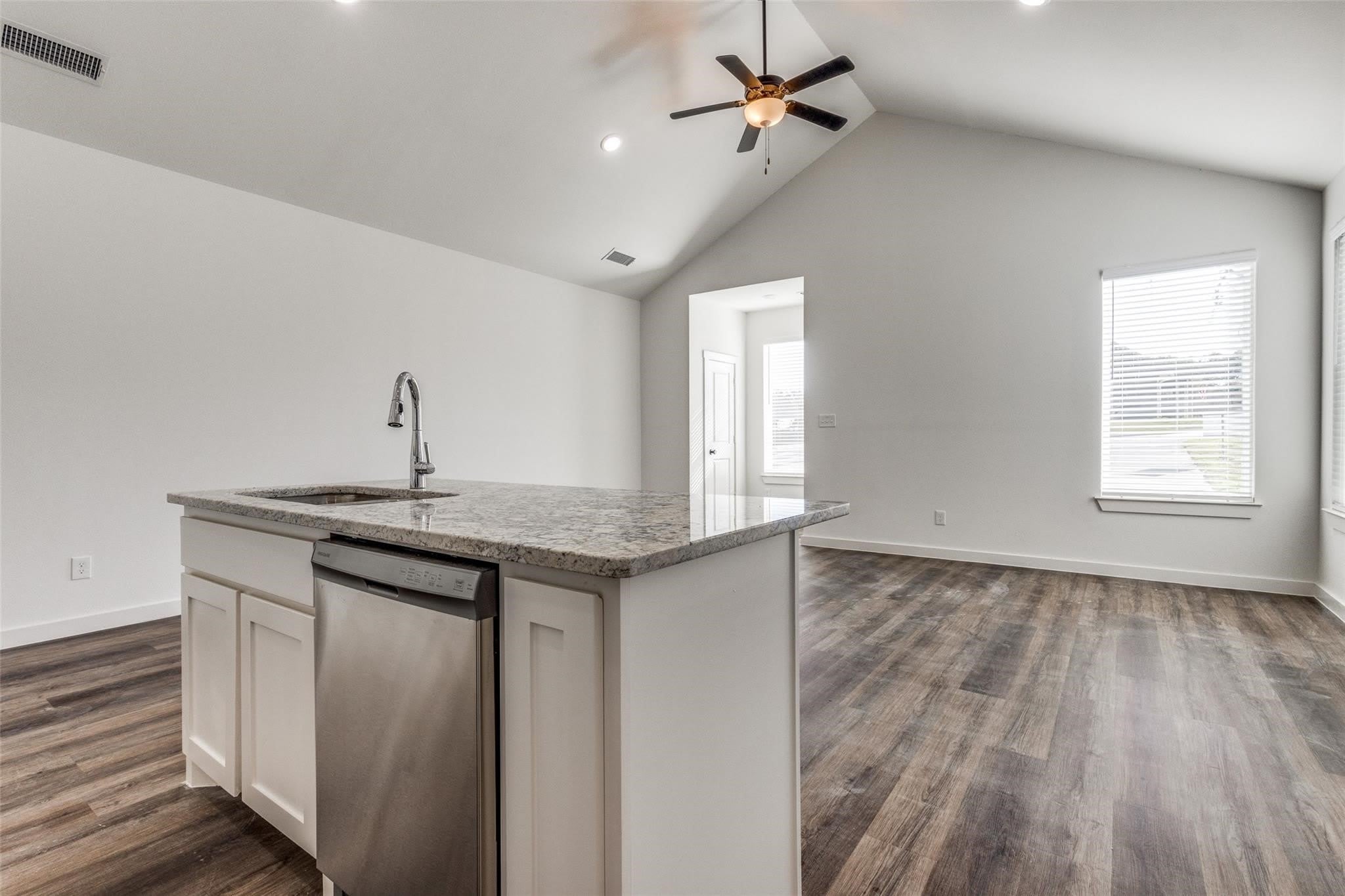 1025 Ray Drive – photo 5