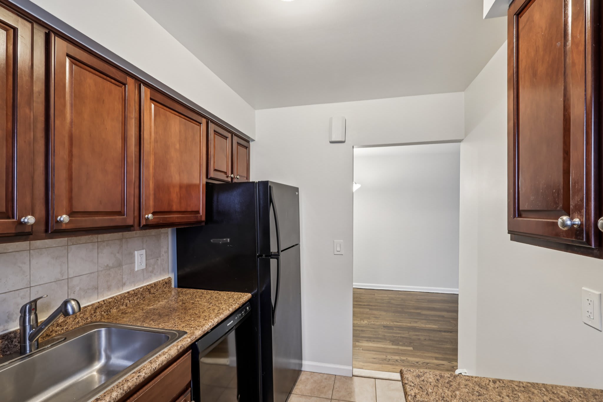 Queens Gardens Apartments – photo 3