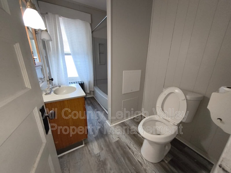 226 E Ettwein St – photo 5