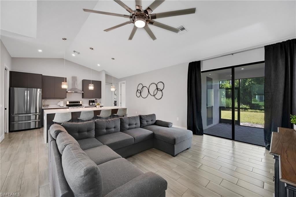 4618 Catalina Ln – photo 2
