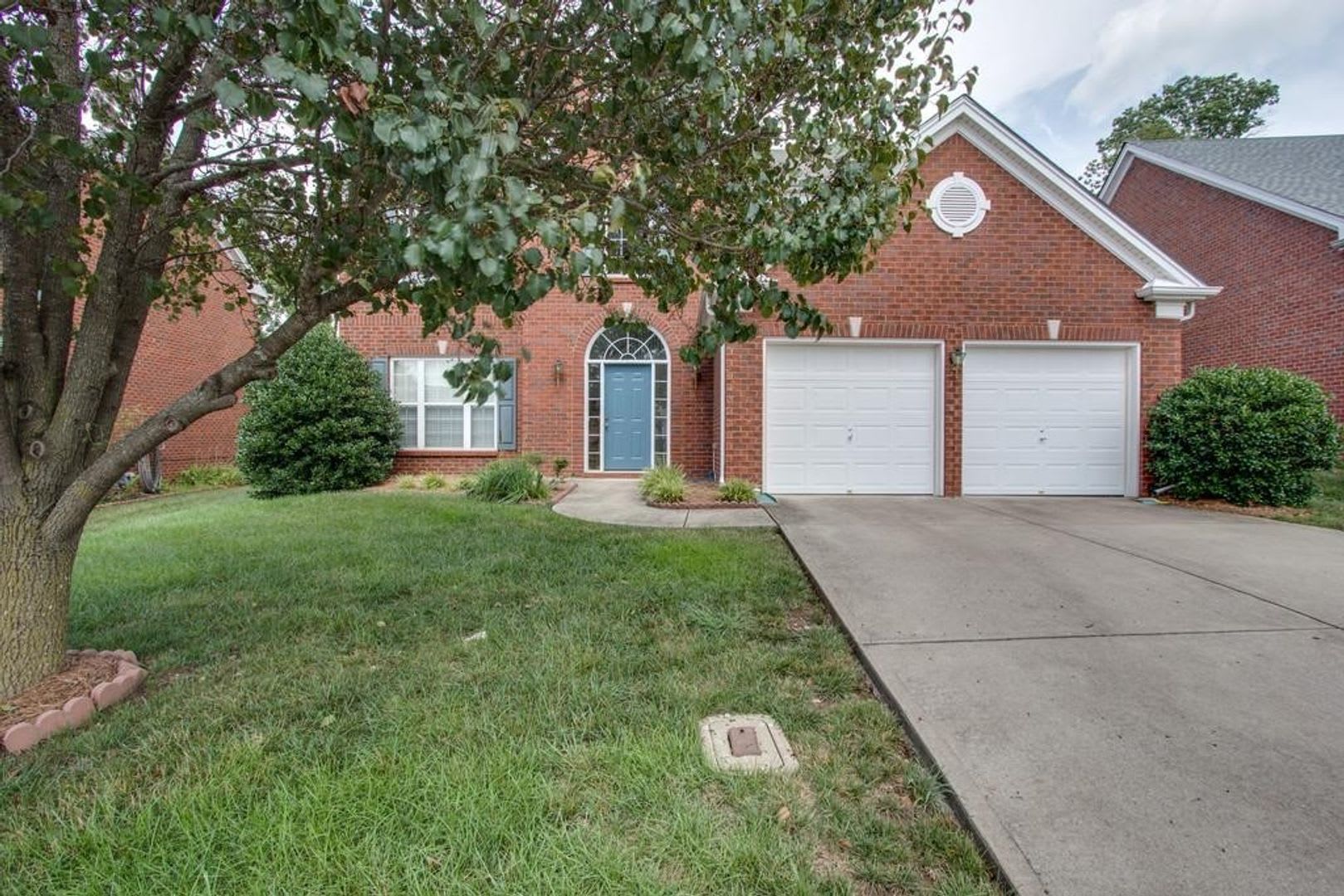 4Bed/2.5Bath in Brentwood, Lawn Care Included! – photo 2