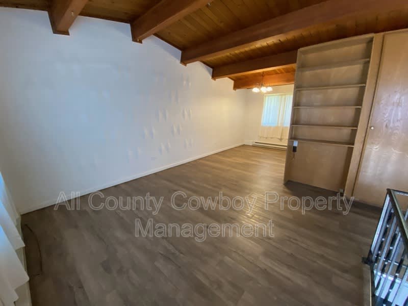 1000 E. Garfield St. – photo 4