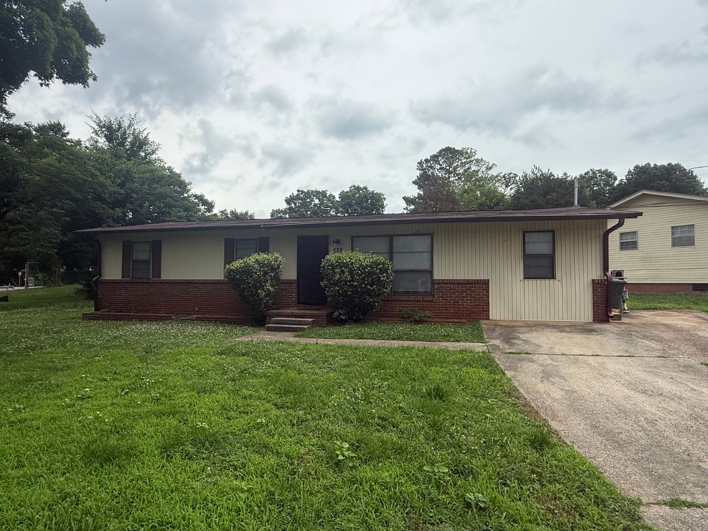 Section 8 approved 4 bedroom 2 bath house minutes from Downtown Huntsville AL! – photo 1