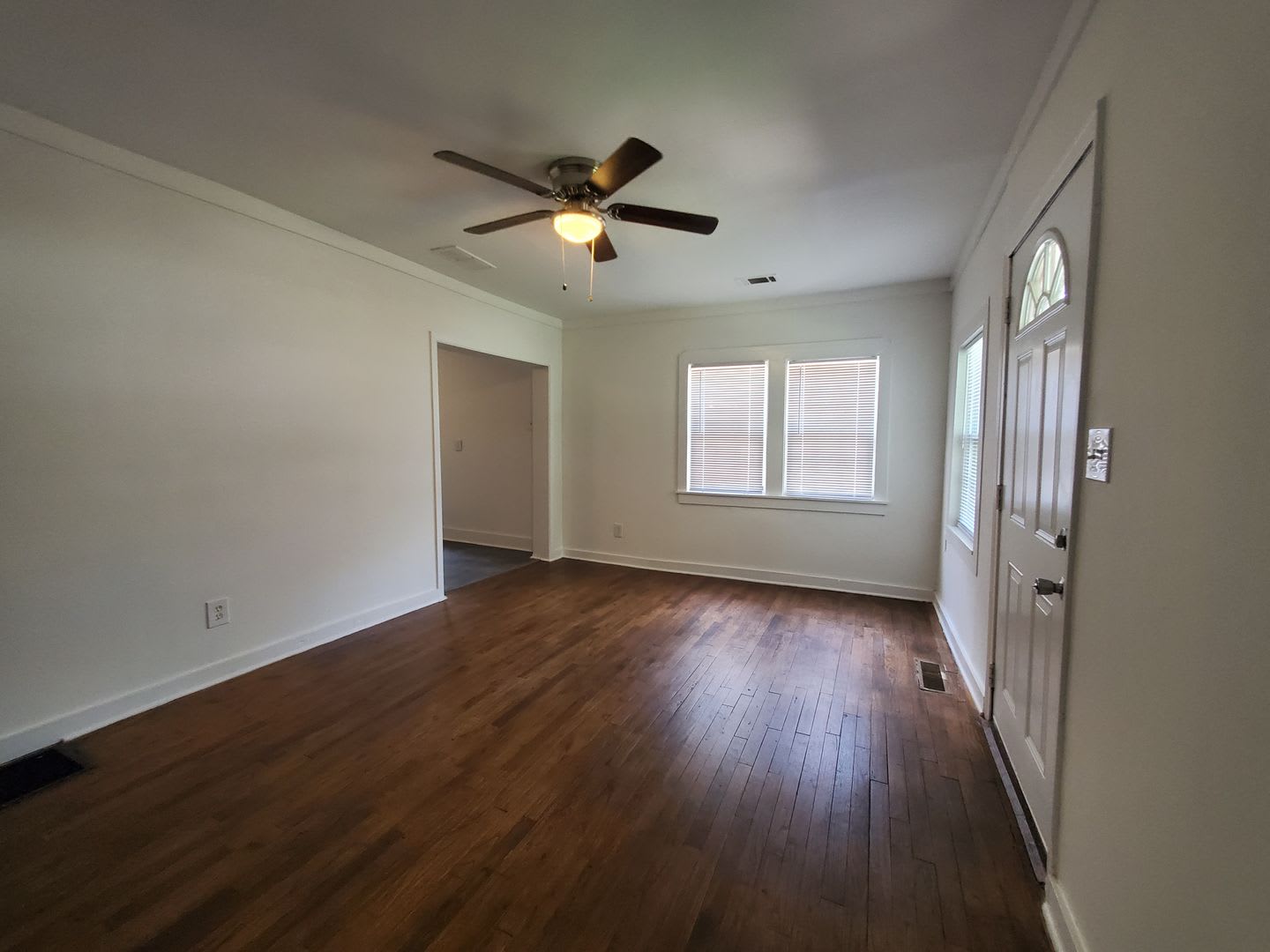 25 Off Move In Special Open House Every Thursday 6 00Pm Until 6 30Pm And Saturday 3 00Pm Until 3 30Pm Cute Home In Decatur Hardwoods Throughout – photo 2
