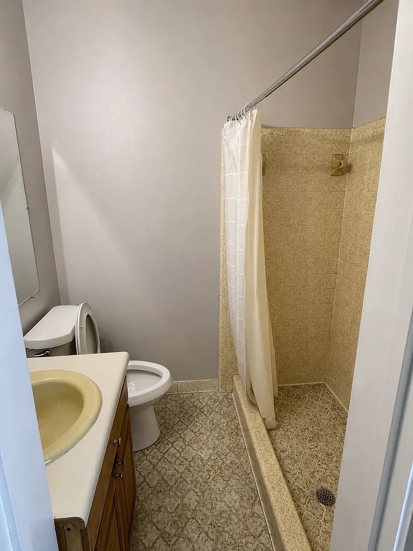 Room in 3 Bedroom Home in Palmetto – photo 5