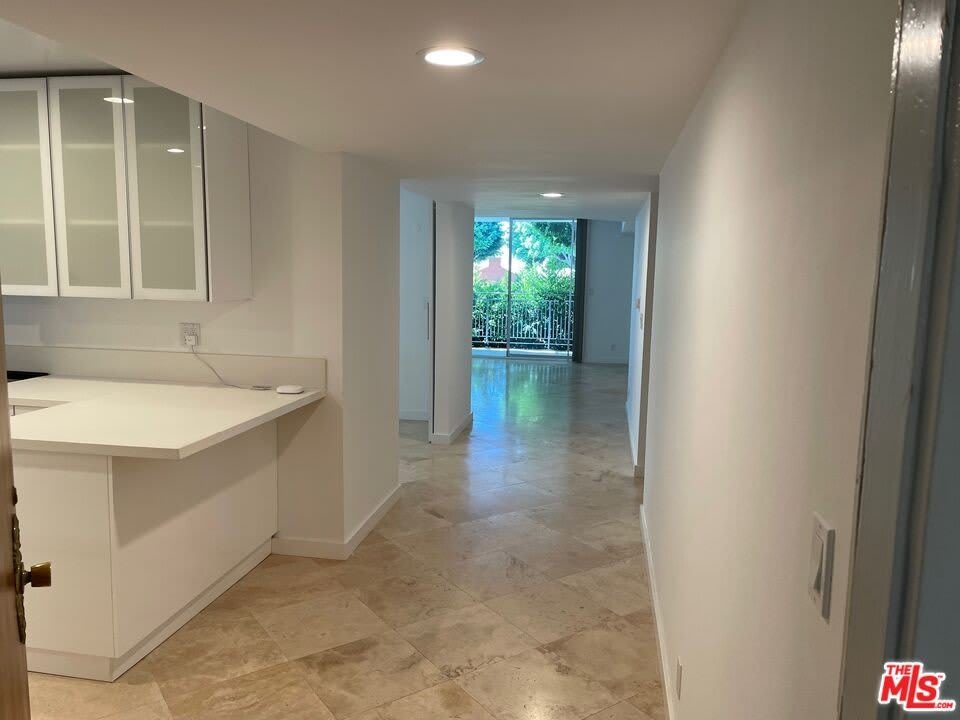 9297 Burton Way – photo 3
