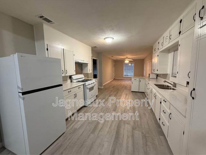 227 E Peach Ave – photo 5