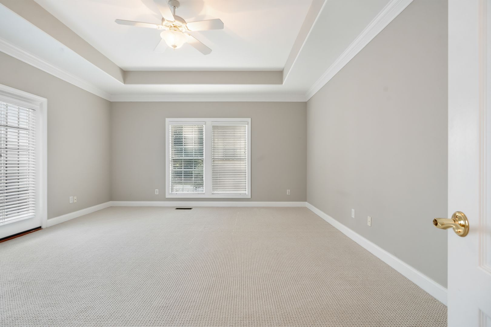 Welcome to Governor's Village Sprawling one level living with added Bonus space – photo 4