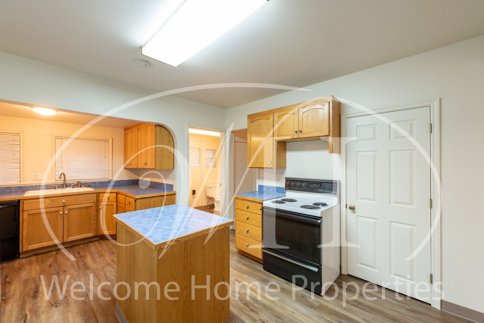 Cozy 3 Bedroom Home With Newer Flooring & Paint – photo 3