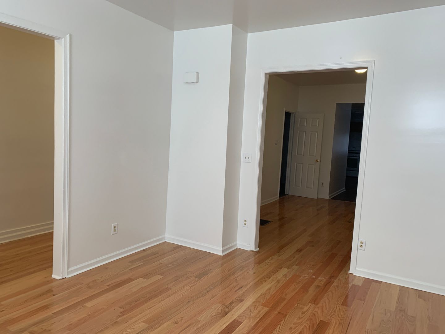 Spacious 4 Bedroom 2 Bath House with Central AC – photo 3