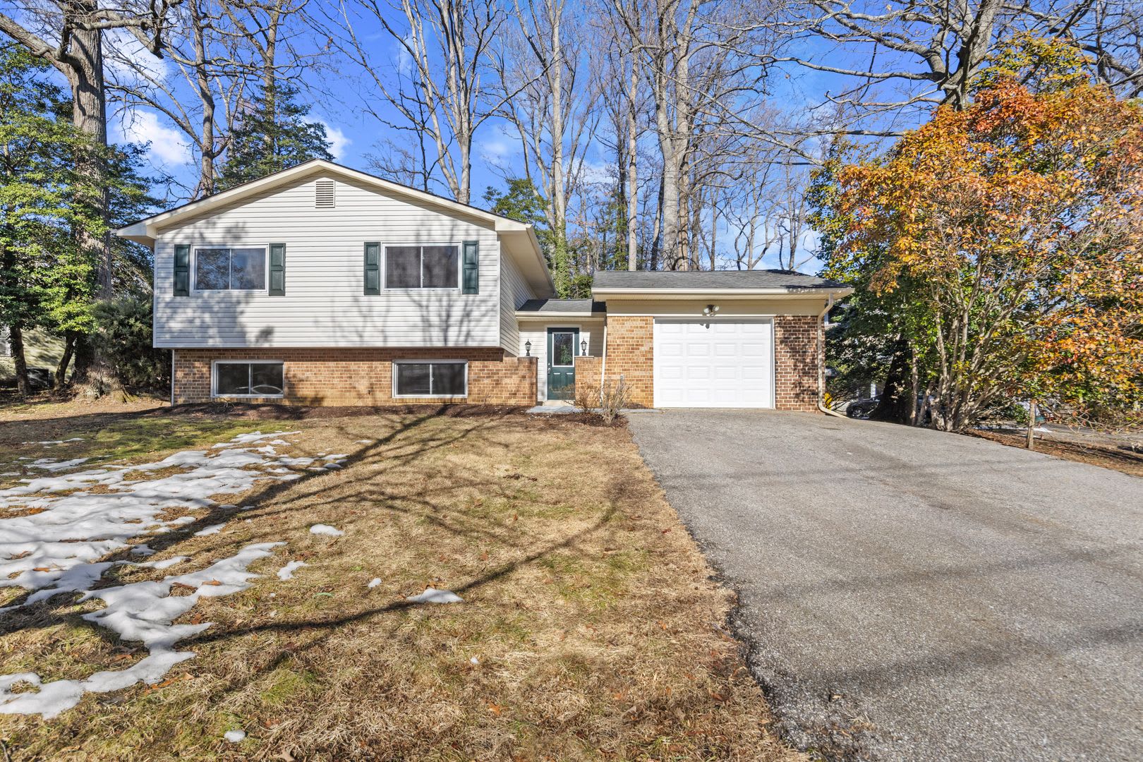 Ready For Move In Home In Water Privileged Hillsmere – photo 4
