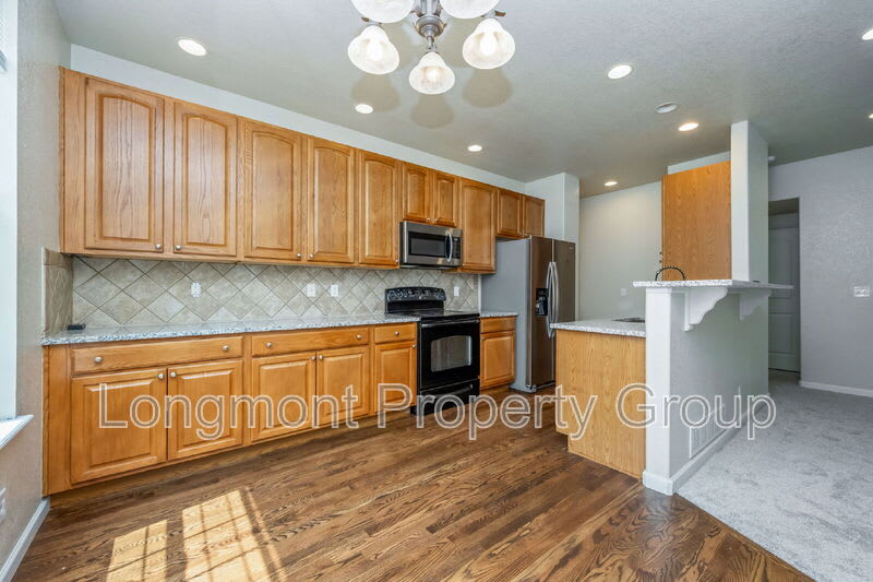 1613 Metropolitan Drive – photo 5