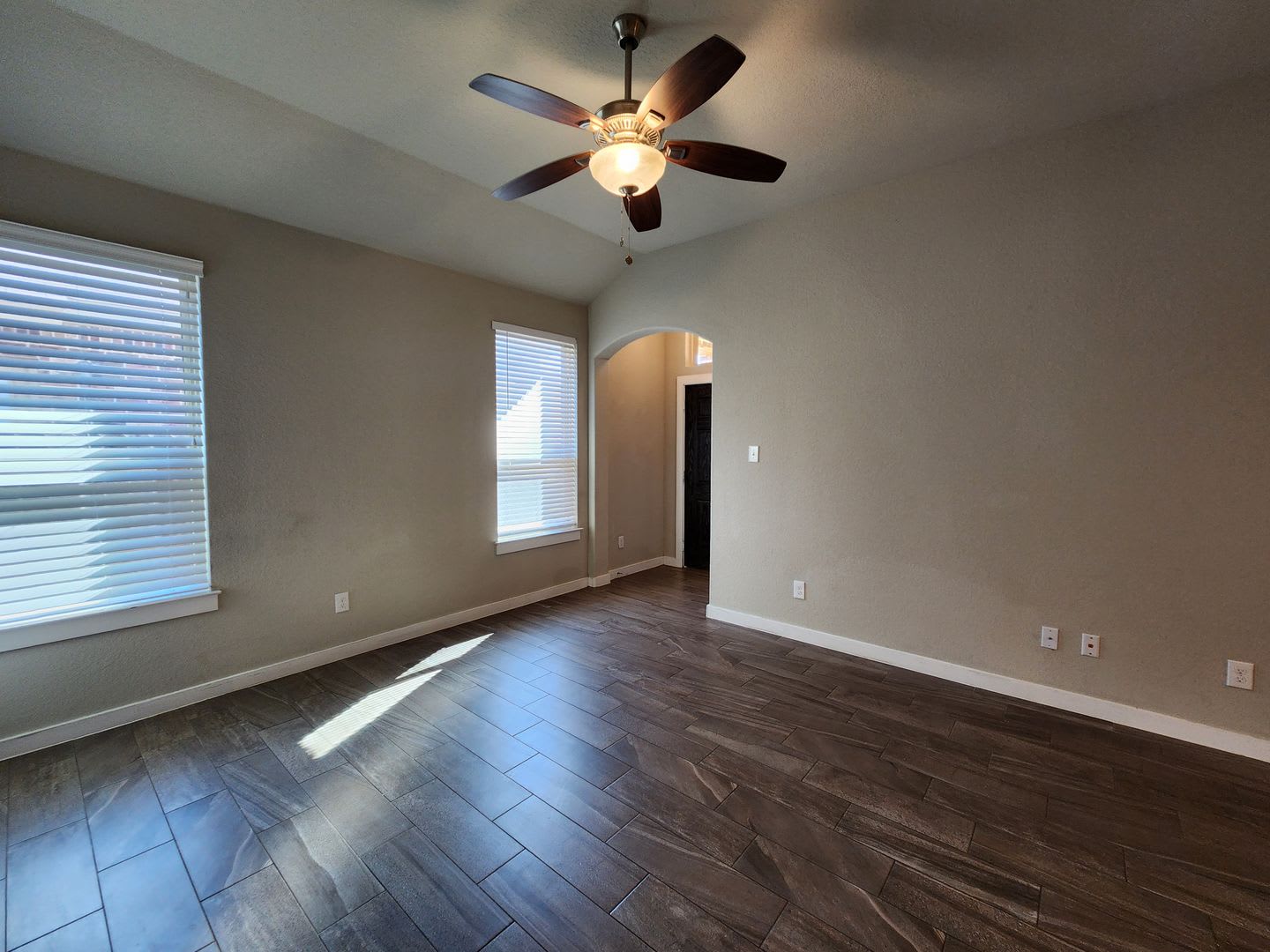 3/2/2 in Creekside Crossing / No Carpet / Covered Patio / Fenced in Backyard / CISD – photo 3