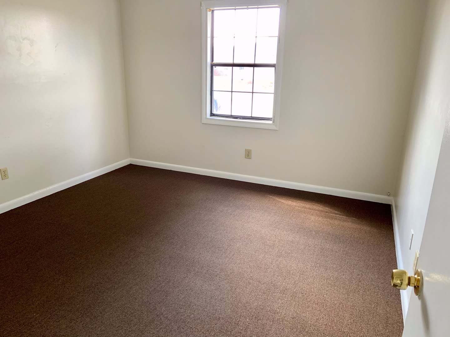 2 Bedrooom Duplex with Yard – photo 4